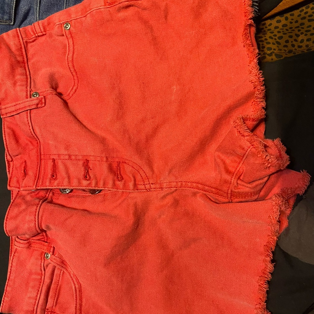 Red shorts - Picture 3 of 3